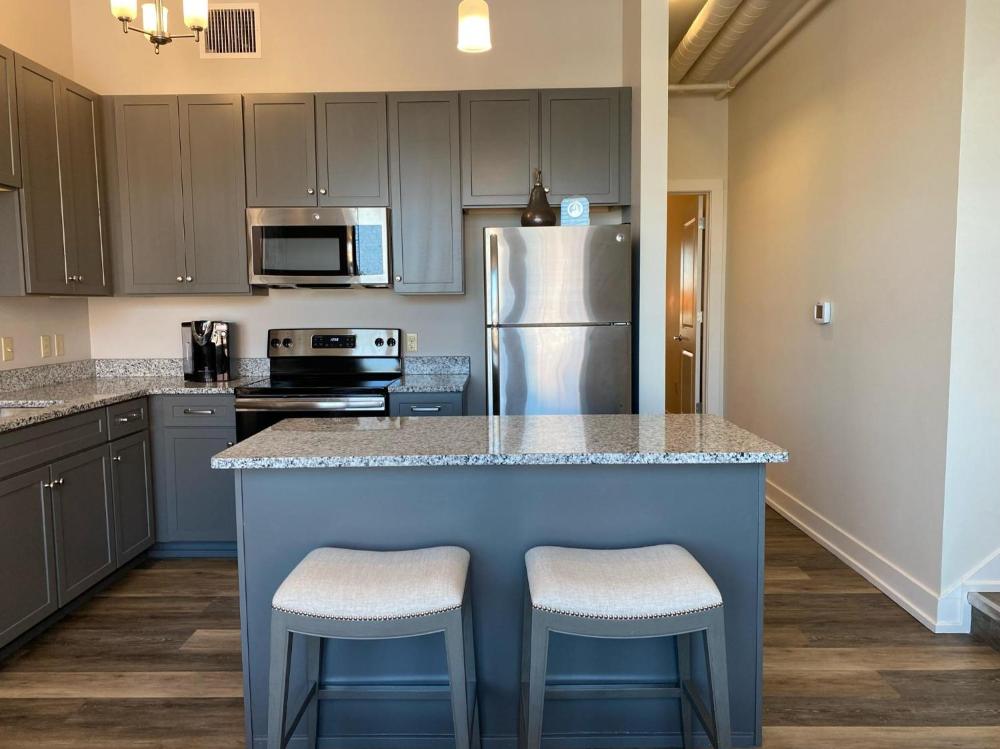 Strongback Suite 207